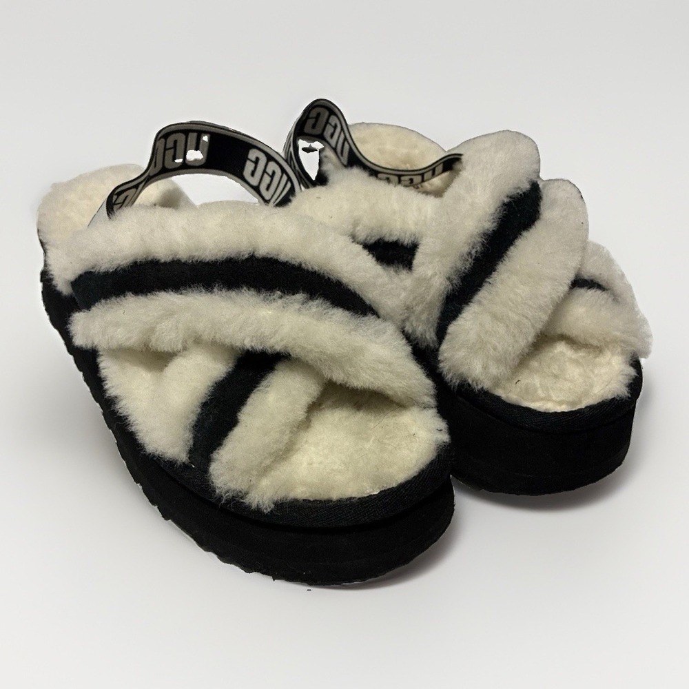 UGG WHITE DISCO CROSS SHEEPSKIN FLUFF SLIDE PLATFORM SANDALS, US 8 Soft EUC